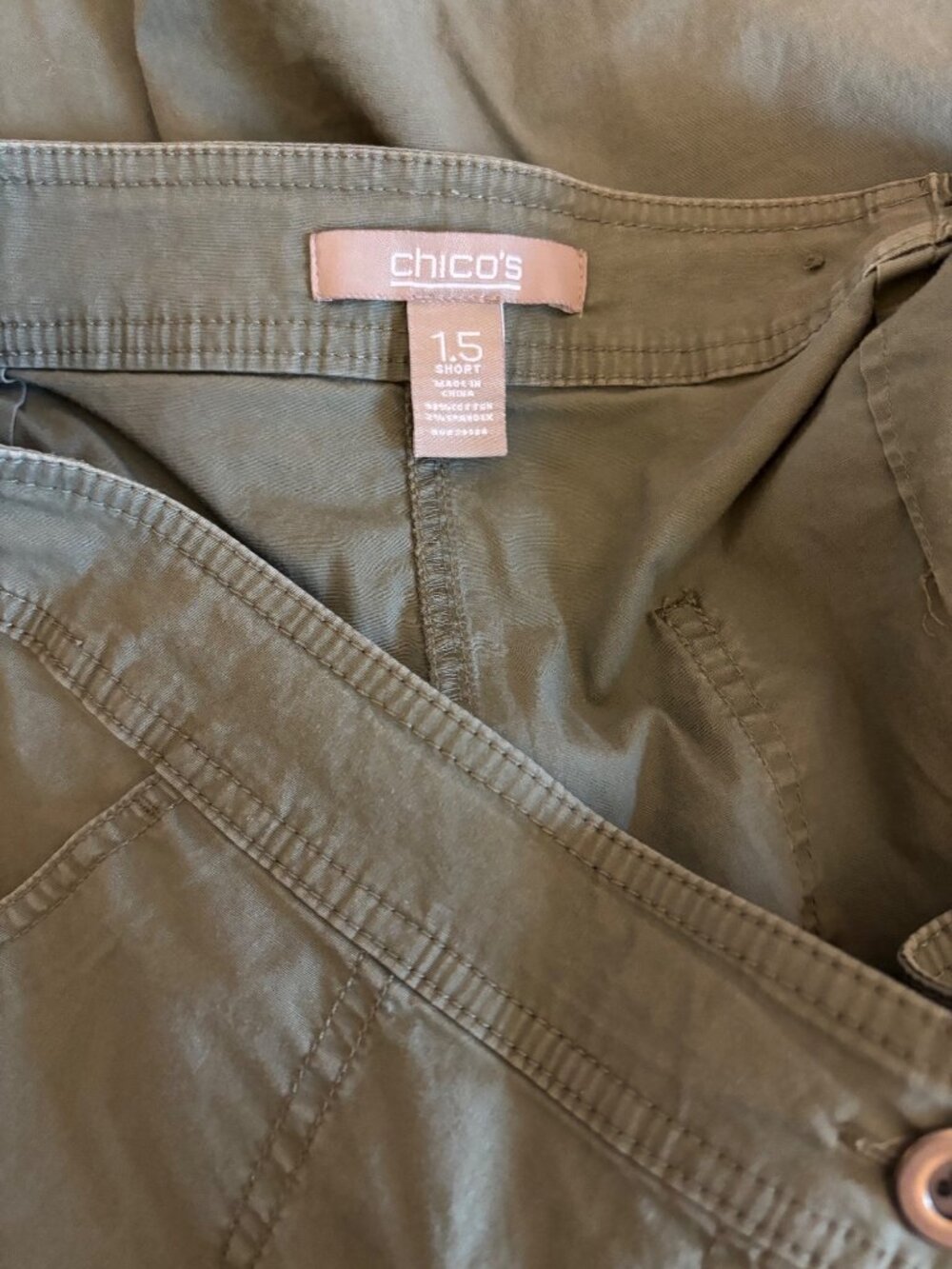 Chico’s Hunter Green Bermuda 4 Pockets Shorts Size 1.5 or Size 12 - Picture 5 of 5